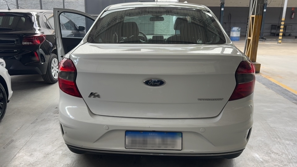 FORD KA 1.5 TI-VCT FLEX TITANIUM SEDAN AUTOMATICO