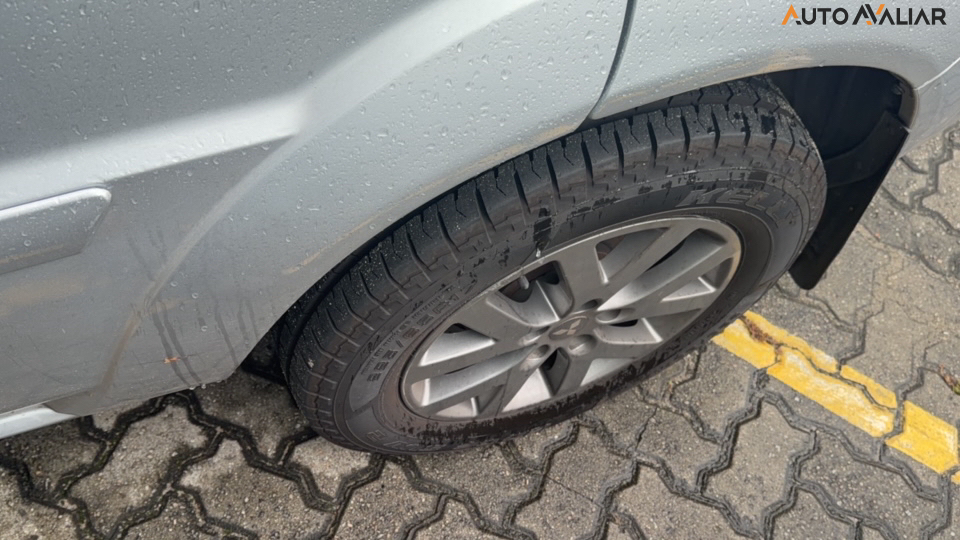 MITSUBISHI PAJERO TR4 2.0 4X2 16V 140CV FLEX 4P MANUAL