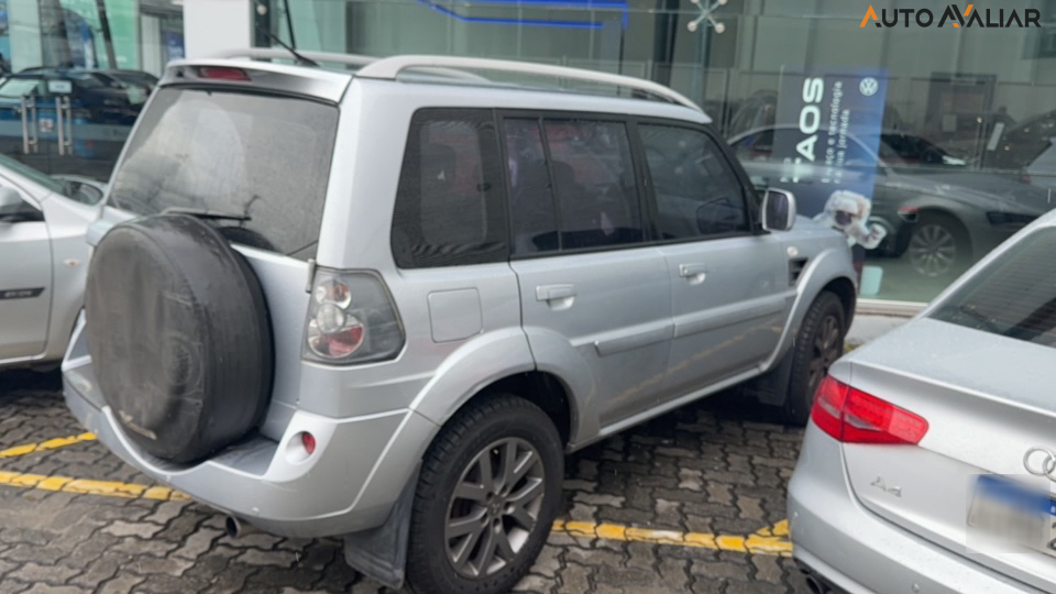 MITSUBISHI PAJERO TR4 2.0 4X2 16V 140CV FLEX 4P MANUAL