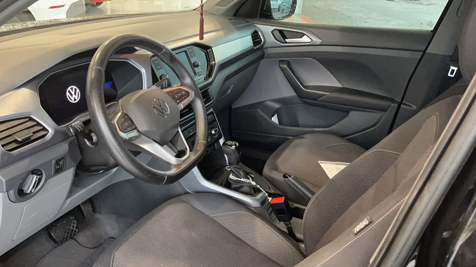 VOLKSWAGEN T-CROSS 1.0 200 TSI TOTAL FLEX AUTOM&Aacute;TICO