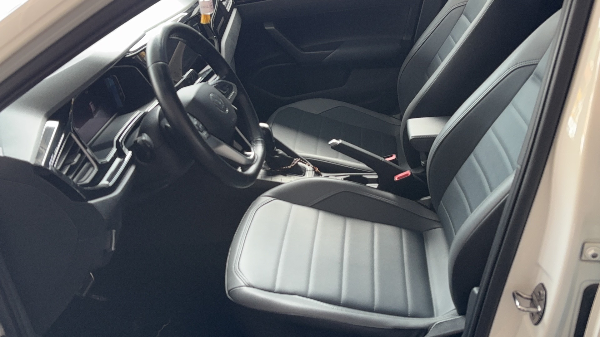 VOLKSWAGEN NIVUS 1.0 200 TSI TOTAL FLEX HIGHLINE AUTOM&Aacute;TICO