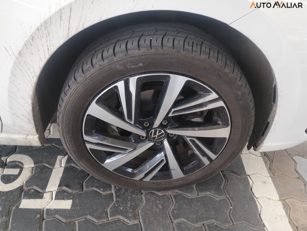 VOLKSWAGEN VIRTUS 1.0 200 TSI HIGHLINE AUTOM&Aacute;TICO