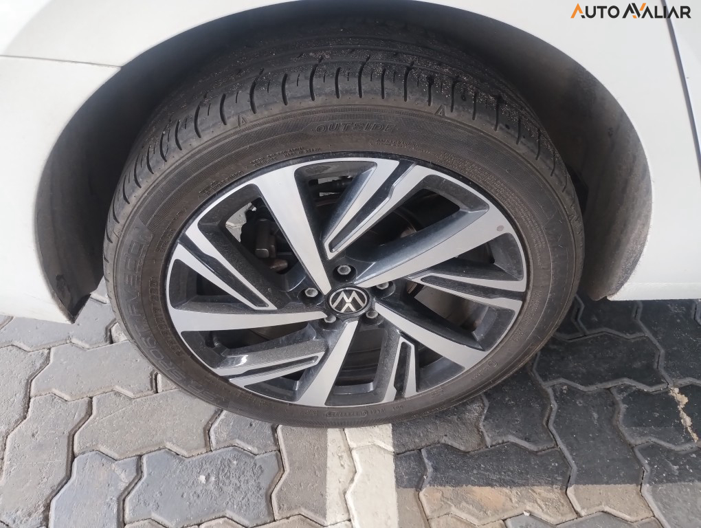 VOLKSWAGEN VIRTUS 1.0 200 TSI HIGHLINE AUTOM&Aacute;TICO