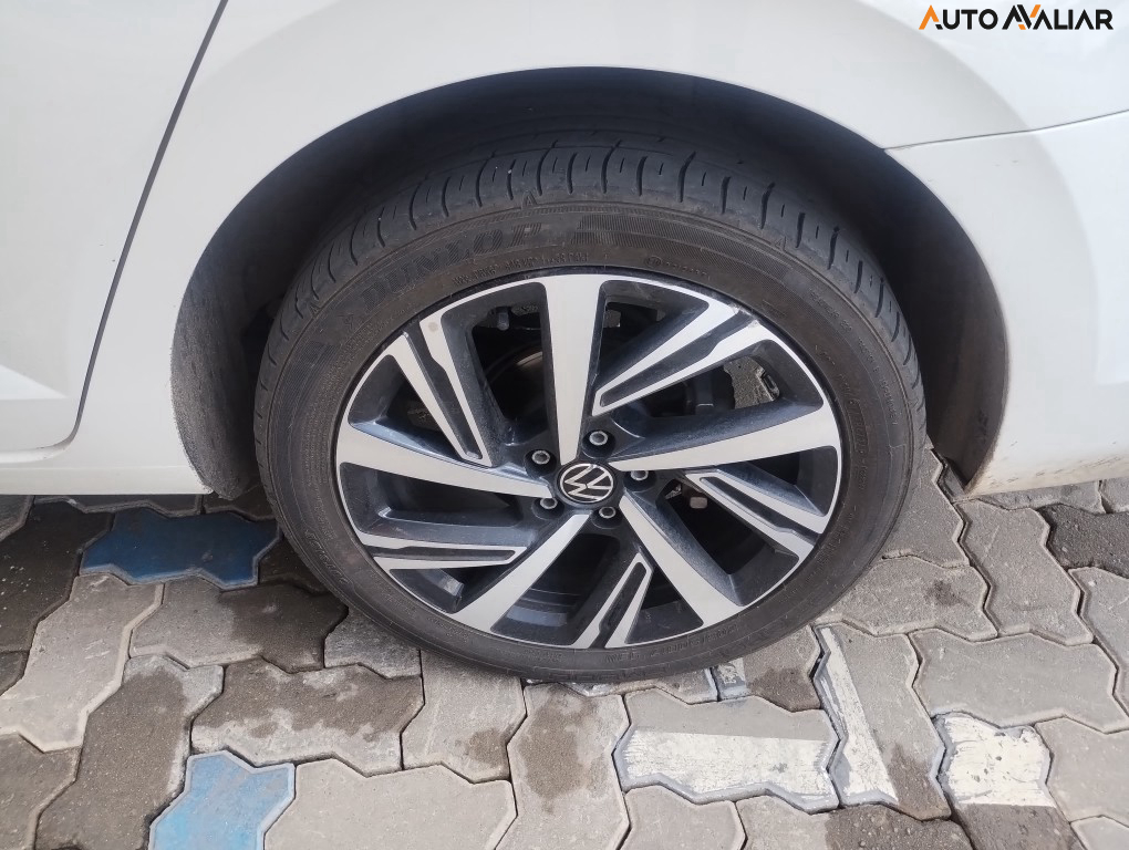 VOLKSWAGEN VIRTUS 1.0 200 TSI HIGHLINE AUTOM&Aacute;TICO