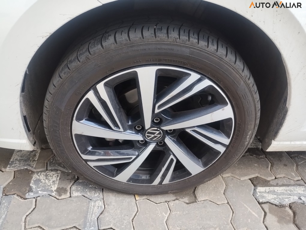 VOLKSWAGEN VIRTUS 1.0 200 TSI HIGHLINE AUTOM&Aacute;TICO