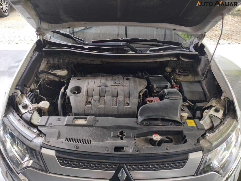 MITSUBISHI OUTLANDER 2.2 MIVEC DI-D DIESEL HPE-S AWD AUTOMATICO