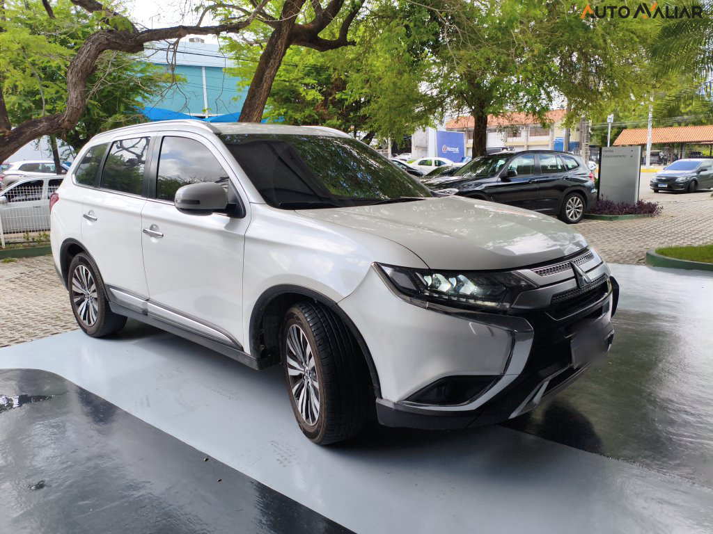 MITSUBISHI OUTLANDER 2.2 MIVEC DI-D DIESEL HPE-S AWD AUTOMATICO