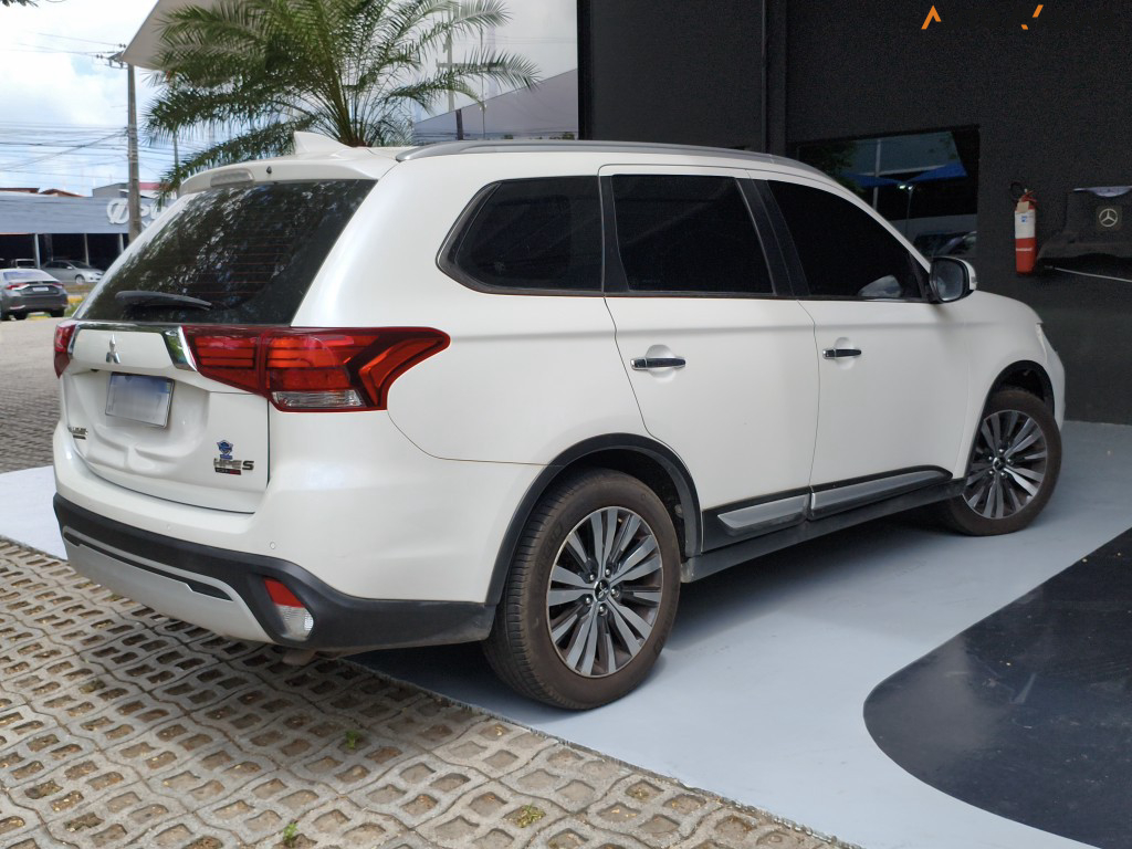 MITSUBISHI OUTLANDER 2.2 MIVEC DI-D DIESEL HPE-S AWD AUTOMATICO