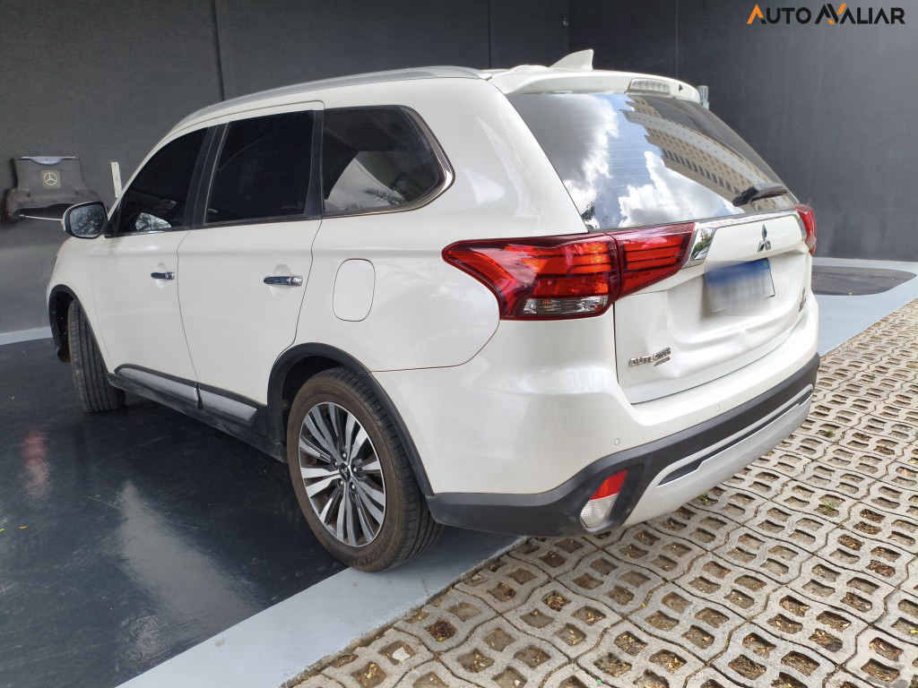 MITSUBISHI OUTLANDER 2.2 MIVEC DI-D DIESEL HPE-S AWD AUTOMATICO