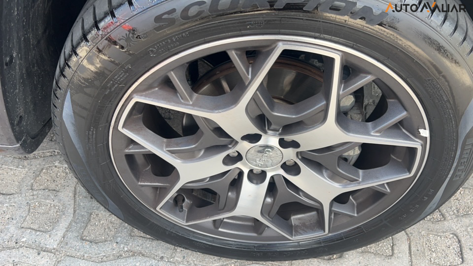 JEEP COMMANDER 1.3 T270 TURBO FLEX OVERLAND AT6