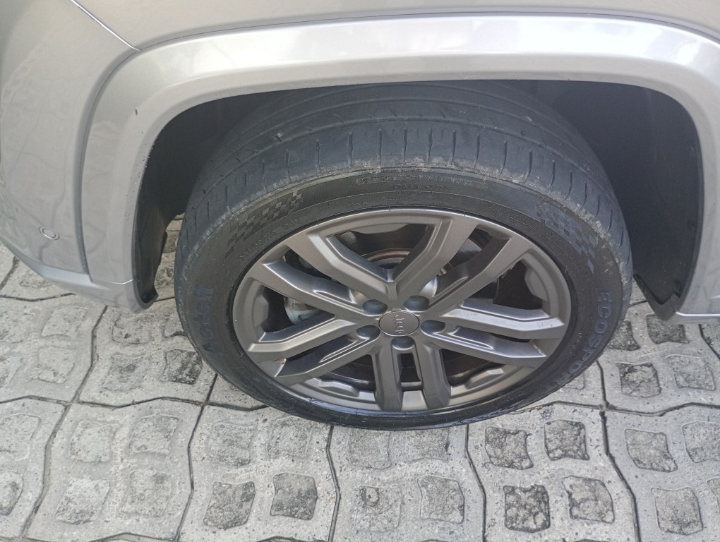 JEEP COMMANDER 2.2 TURBO DIESEL OVERLAND AT9