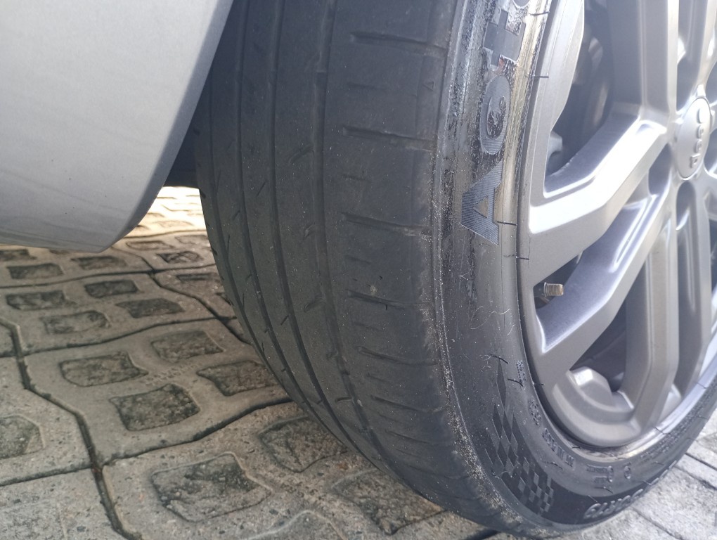 JEEP COMMANDER 2.2 TURBO DIESEL OVERLAND AT9