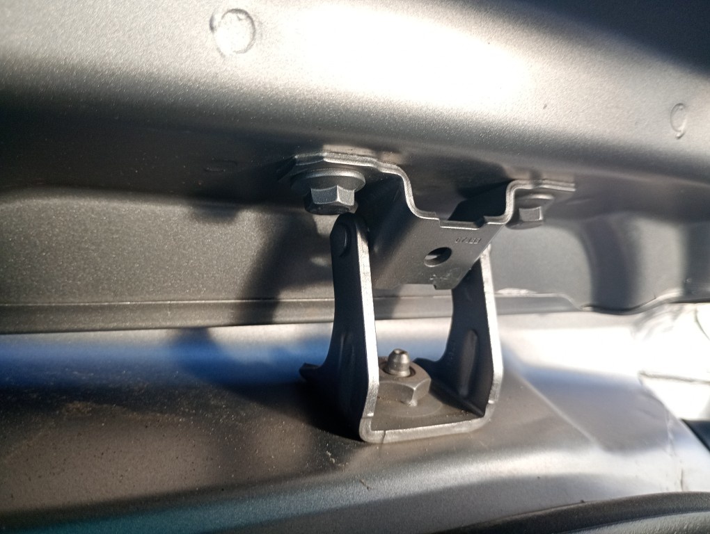 JEEP COMMANDER 2.2 TURBO DIESEL OVERLAND AT9