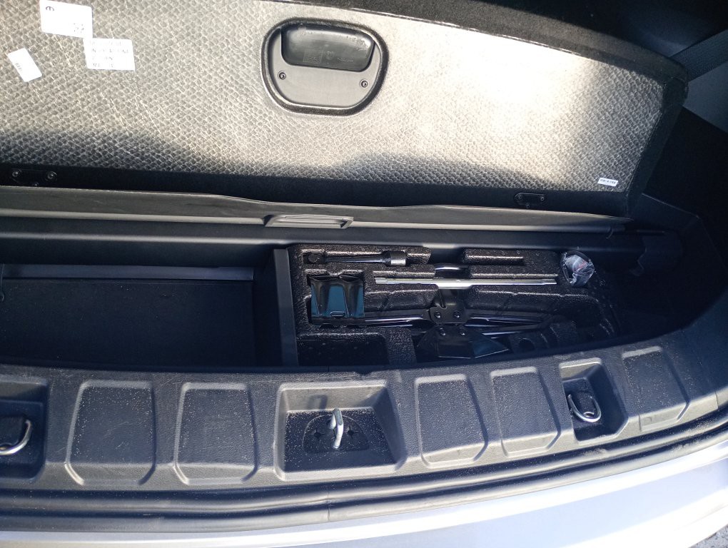 JEEP COMMANDER 2.2 TURBO DIESEL OVERLAND AT9