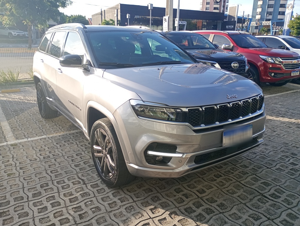 JEEP COMMANDER 2.2 TURBO DIESEL OVERLAND AT9