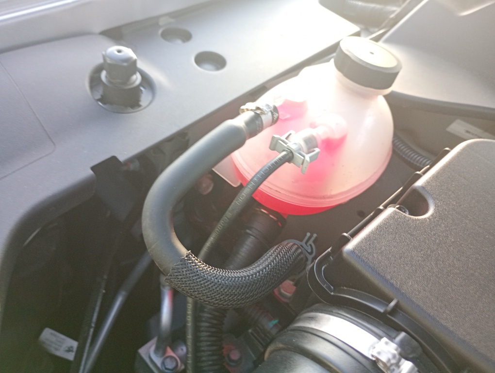 JEEP COMMANDER 2.2 TURBO DIESEL OVERLAND AT9