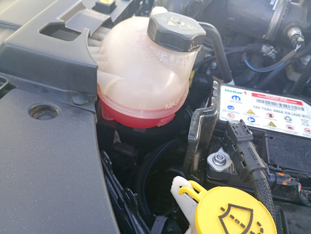 JEEP COMMANDER 2.2 TURBO DIESEL OVERLAND AT9