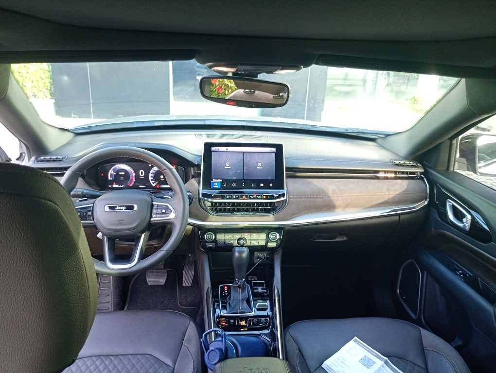 JEEP COMMANDER 2.2 TURBO DIESEL OVERLAND AT9