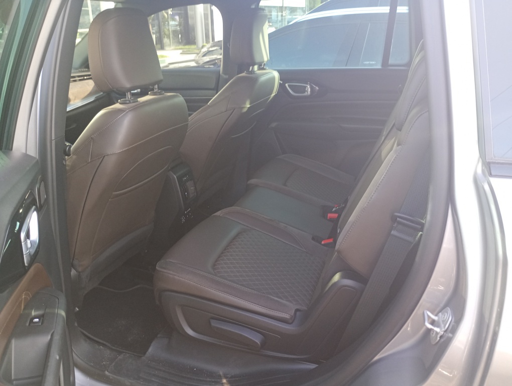 JEEP COMMANDER 2.2 TURBO DIESEL OVERLAND AT9