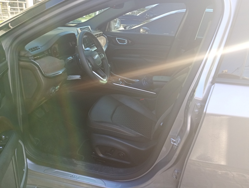 JEEP COMMANDER 2.2 TURBO DIESEL OVERLAND AT9