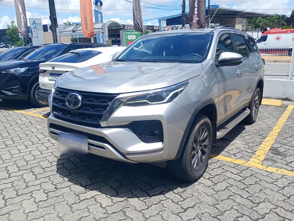 TOYOTA HILUX SW4 2.8 D-4D TURBO DIESEL SRX 7L 4X4 AUTOM&Aacute;TICO