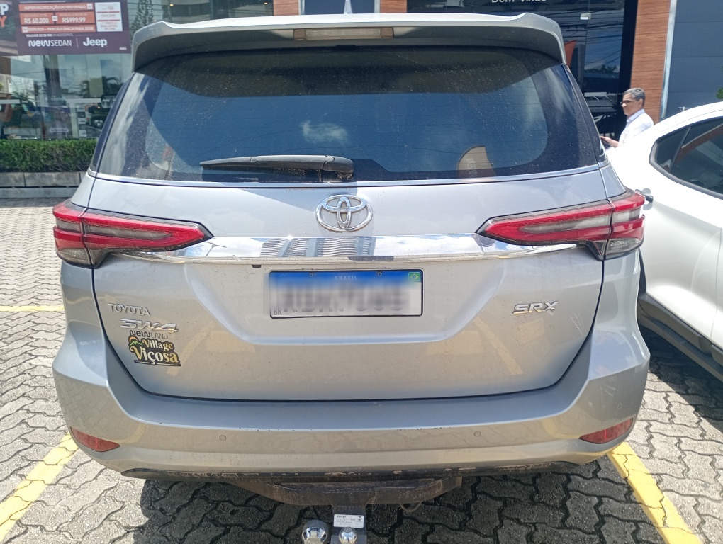 TOYOTA HILUX SW4 2.8 D-4D TURBO DIESEL SRX 7L 4X4 AUTOM&Aacute;TICO