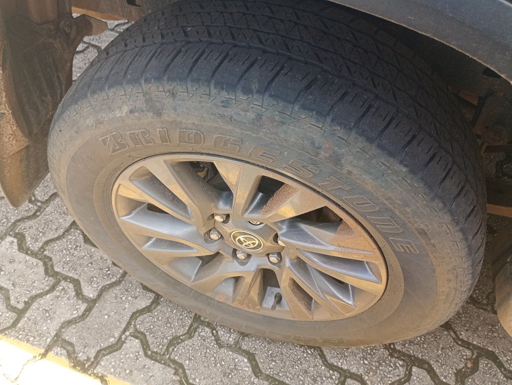 TOYOTA HILUX SW4 2.8 D-4D TURBO DIESEL SRX 7L 4X4 AUTOM&Aacute;TICO