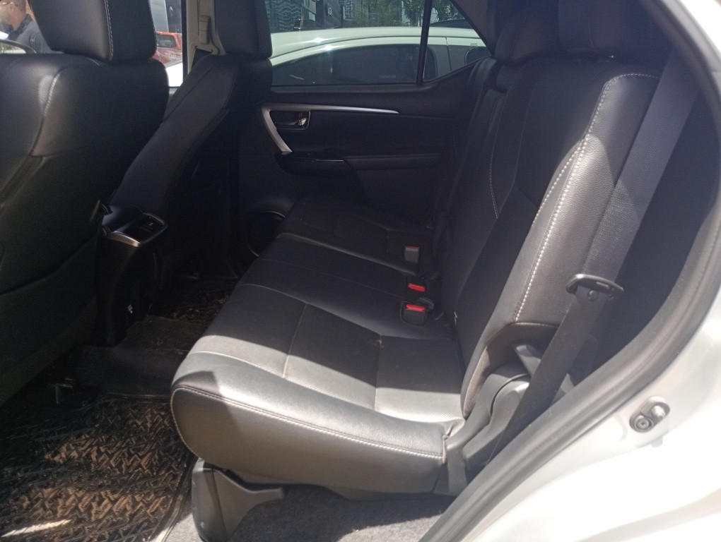 TOYOTA HILUX SW4 2.8 D-4D TURBO DIESEL SRX 7L 4X4 AUTOM&Aacute;TICO