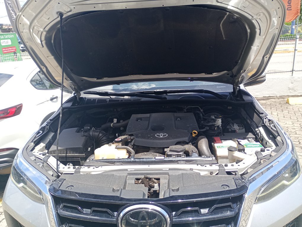 TOYOTA HILUX SW4 2.8 D-4D TURBO DIESEL SRX 7L 4X4 AUTOM&Aacute;TICO