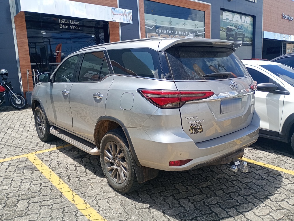 TOYOTA HILUX SW4 2.8 D-4D TURBO DIESEL SRX 7L 4X4 AUTOM&Aacute;TICO