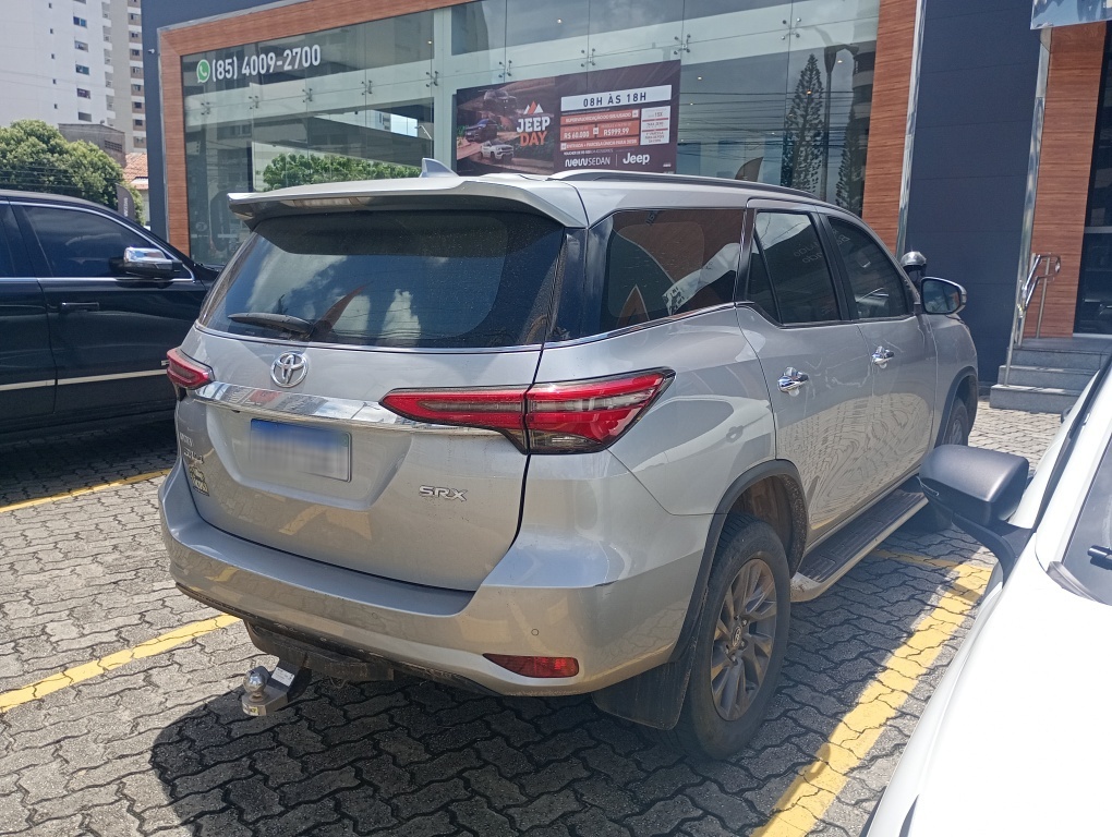 TOYOTA HILUX SW4 2.8 D-4D TURBO DIESEL SRX 7L 4X4 AUTOM&Aacute;TICO