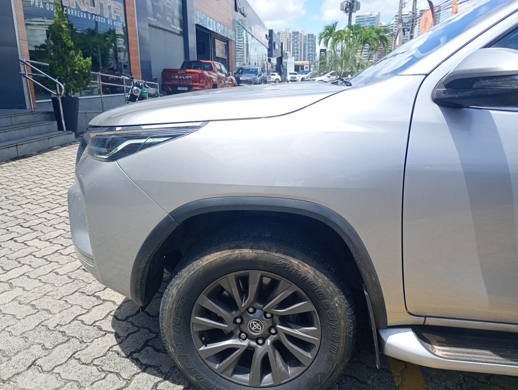 TOYOTA HILUX SW4 2.8 D-4D TURBO DIESEL SRX 7L 4X4 AUTOM&Aacute;TICO