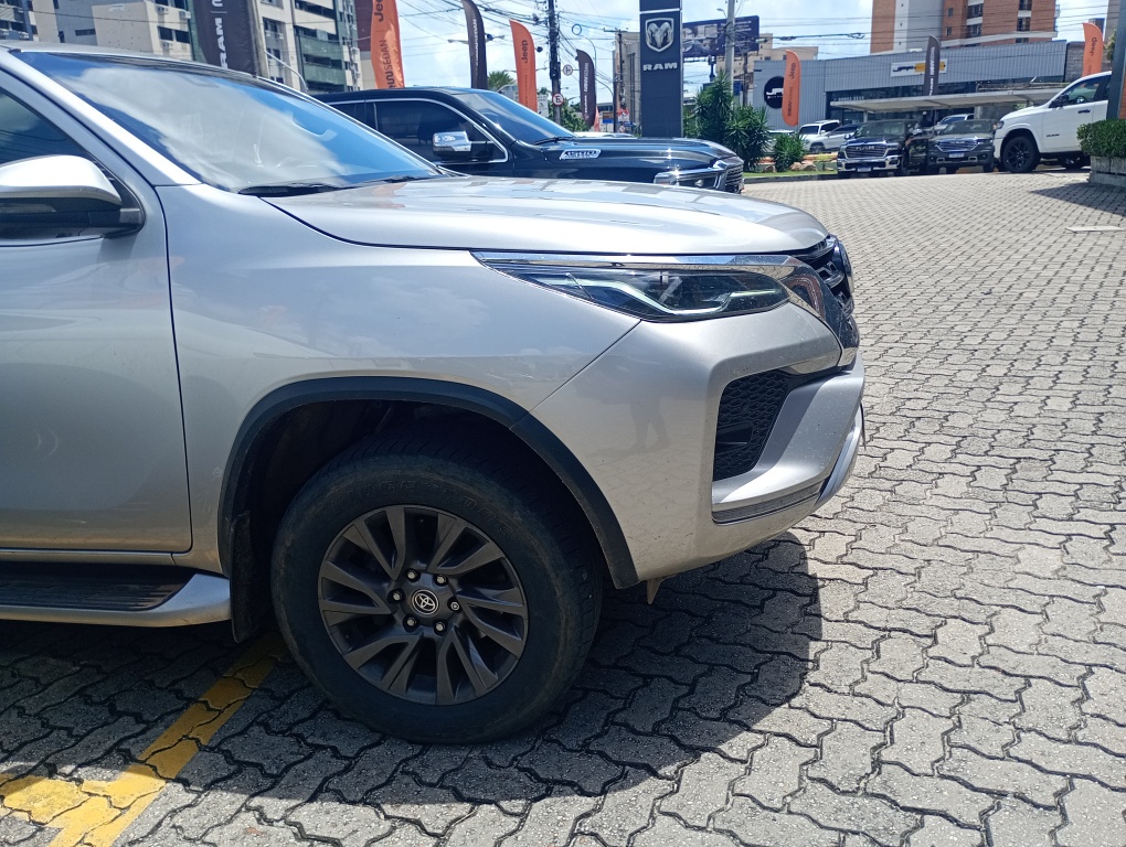 TOYOTA HILUX SW4 2.8 D-4D TURBO DIESEL SRX 7L 4X4 AUTOM&Aacute;TICO