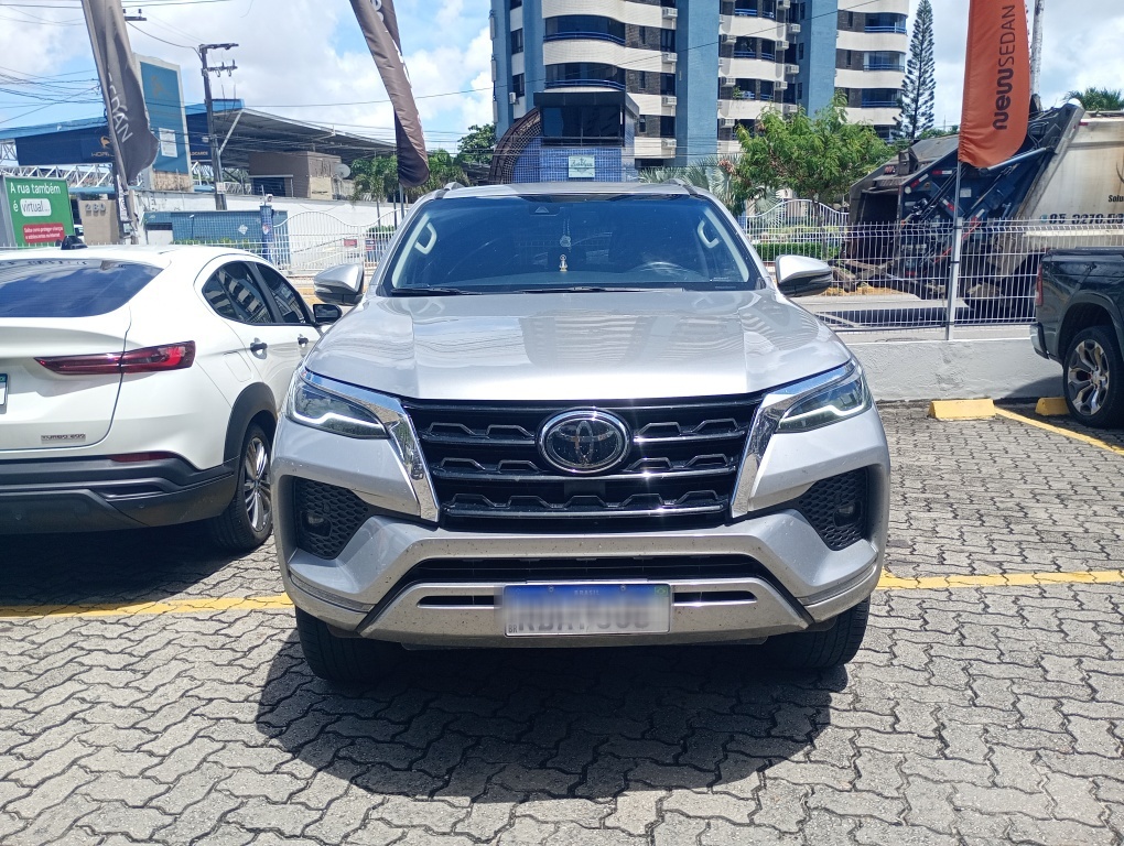 TOYOTA HILUX SW4 2.8 D-4D TURBO DIESEL SRX 7L 4X4 AUTOM&Aacute;TICO