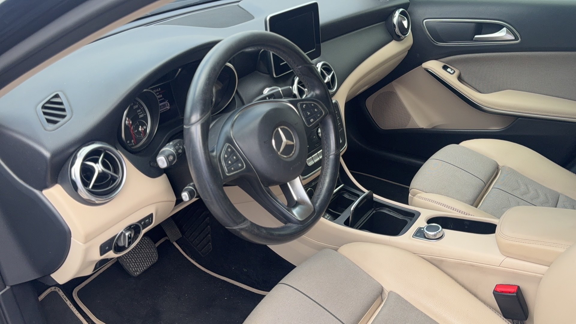 MERCEDES-BENZ GLA 200 1.6 CGI STYLE 16V TURBO FLEX 4P AUTOMATICO
