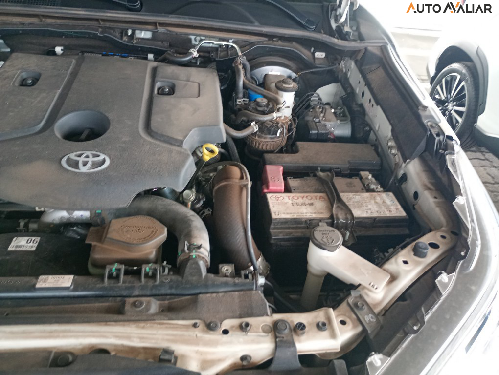TOYOTA HILUX 2.8 D-4D TURBO DIESEL CD SRV 4X4 AUTOM&Aacute;TICO