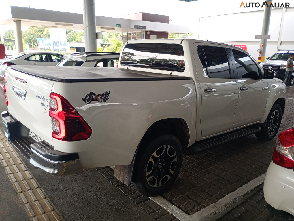 TOYOTA HILUX 2.8 D-4D TURBO DIESEL CD SRV 4X4 AUTOM&Aacute;TICO