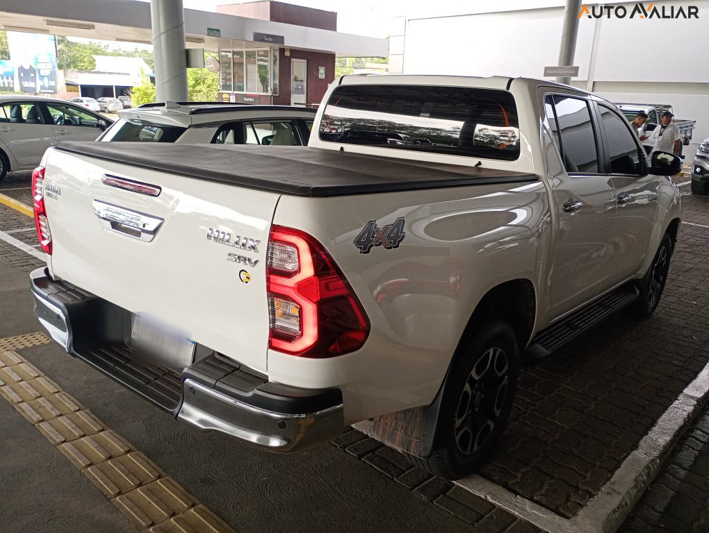 TOYOTA HILUX 2.8 D-4D TURBO DIESEL CD SRV 4X4 AUTOM&Aacute;TICO