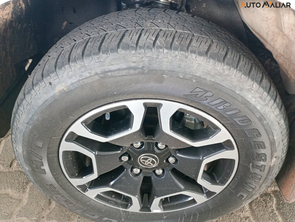 TOYOTA HILUX 2.8 D-4D TURBO DIESEL CD SRV 4X4 AUTOM&Aacute;TICO