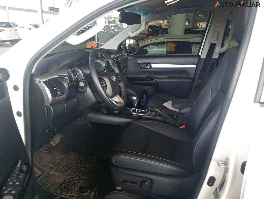 TOYOTA HILUX 2.8 D-4D TURBO DIESEL CD SRV 4X4 AUTOM&Aacute;TICO