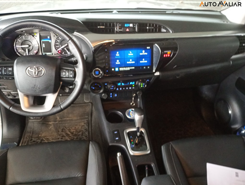TOYOTA HILUX 2.8 D-4D TURBO DIESEL CD SRV 4X4 AUTOM&Aacute;TICO