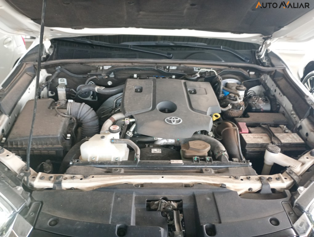 TOYOTA HILUX 2.8 D-4D TURBO DIESEL CD SRV 4X4 AUTOM&Aacute;TICO