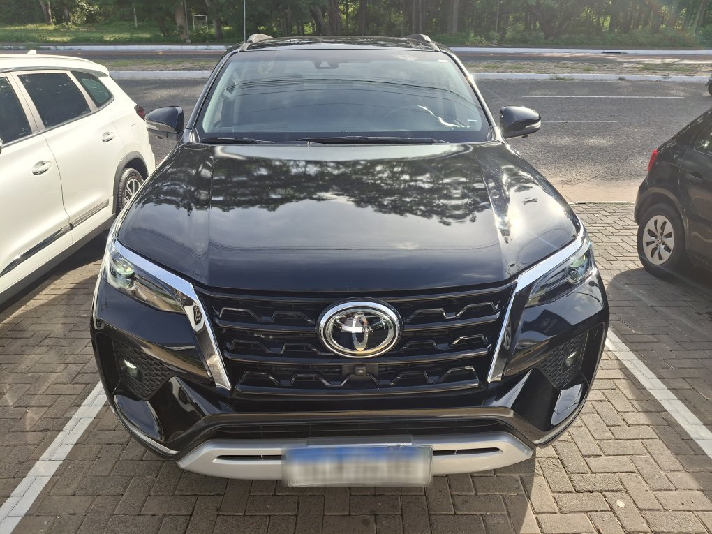 TOYOTA HILUX SW4 2.8 D-4D TURBO DIESEL SRX 7L 4X4 AUTOM&Aacute;TICO