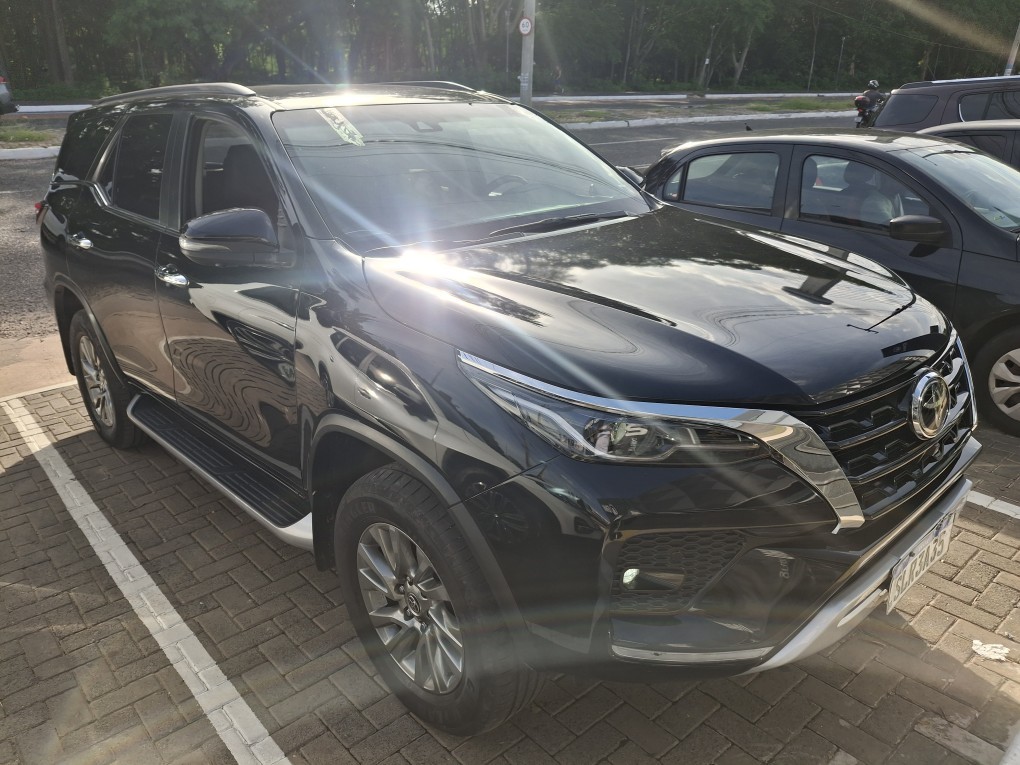 TOYOTA HILUX SW4 2.8 D-4D TURBO DIESEL SRX 7L 4X4 AUTOMÁTICO