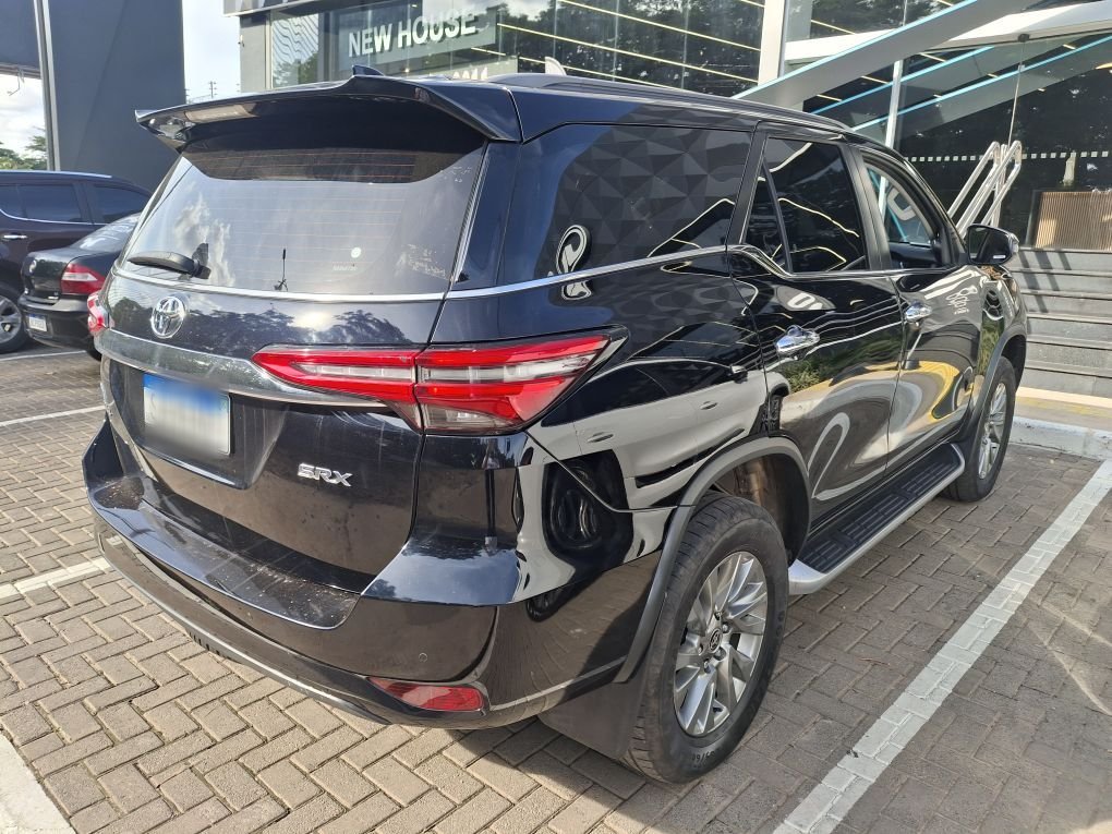 TOYOTA HILUX SW4 2.8 D-4D TURBO DIESEL SRX 7L 4X4 AUTOM&Aacute;TICO