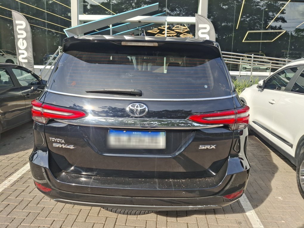 TOYOTA HILUX SW4 2.8 D-4D TURBO DIESEL SRX 7L 4X4 AUTOM&Aacute;TICO