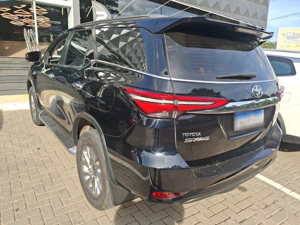 TOYOTA HILUX SW4 2.8 D-4D TURBO DIESEL SRX 7L 4X4 AUTOM&Aacute;TICO