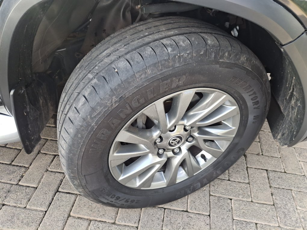 TOYOTA HILUX SW4 2.8 D-4D TURBO DIESEL SRX 7L 4X4 AUTOM&Aacute;TICO