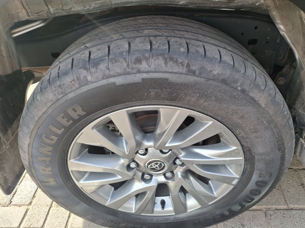 TOYOTA HILUX SW4 2.8 D-4D TURBO DIESEL SRX 7L 4X4 AUTOM&Aacute;TICO