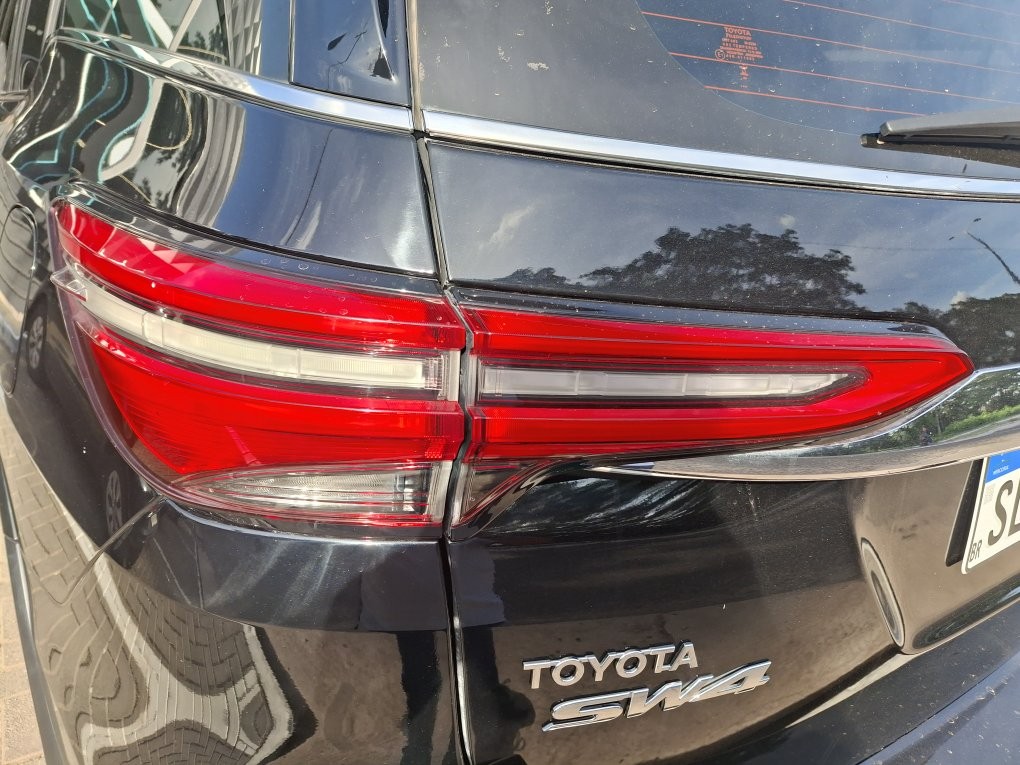 TOYOTA HILUX SW4 2.8 D-4D TURBO DIESEL SRX 7L 4X4 AUTOM&Aacute;TICO